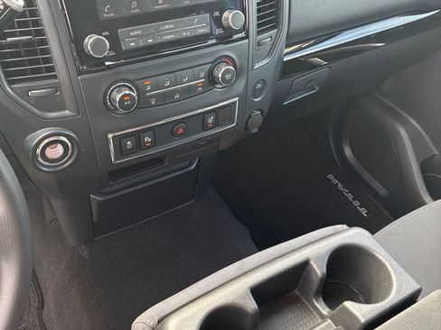Used 2022 Nissan Titan SV RWD image 13