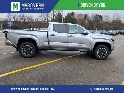 Used 2025 Toyota Tacoma TRD Sport AWD/4WD image 6
