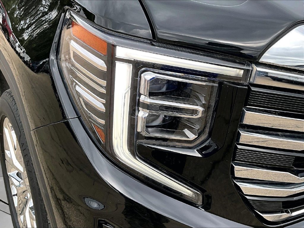 Used 2023 GMC Sierra 1500 SLT w/ SLT Premium Plus Package AWD/4WD image 32