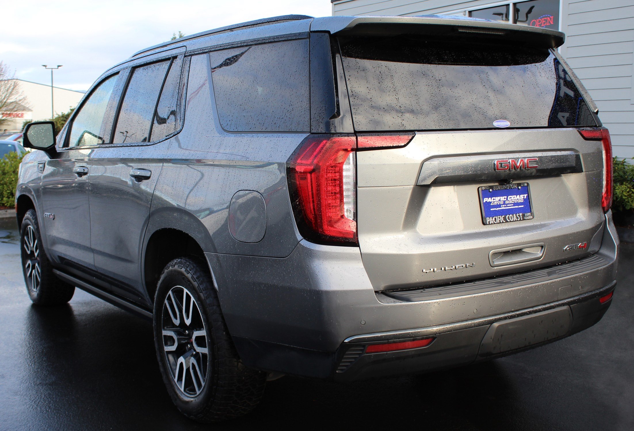 Used 2021 GMC Yukon AT4 w/ Rear Media and Nav Package AWD/4WD image 4