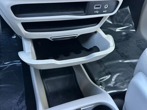 Used 2018 Chrysler Pacifica Touring Plus image 40