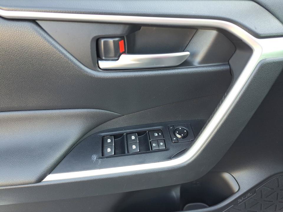 Used 2019 Toyota RAV4 XLE FWD image 35