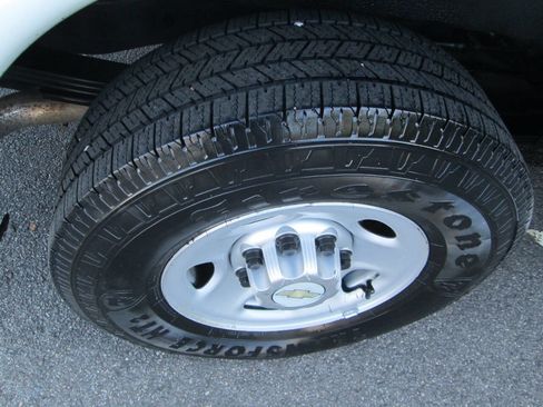 Used 2014 Chevrolet Express 2500 image 19