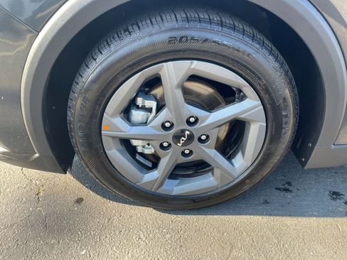 Used 2025 Kia K4 LXS image 29