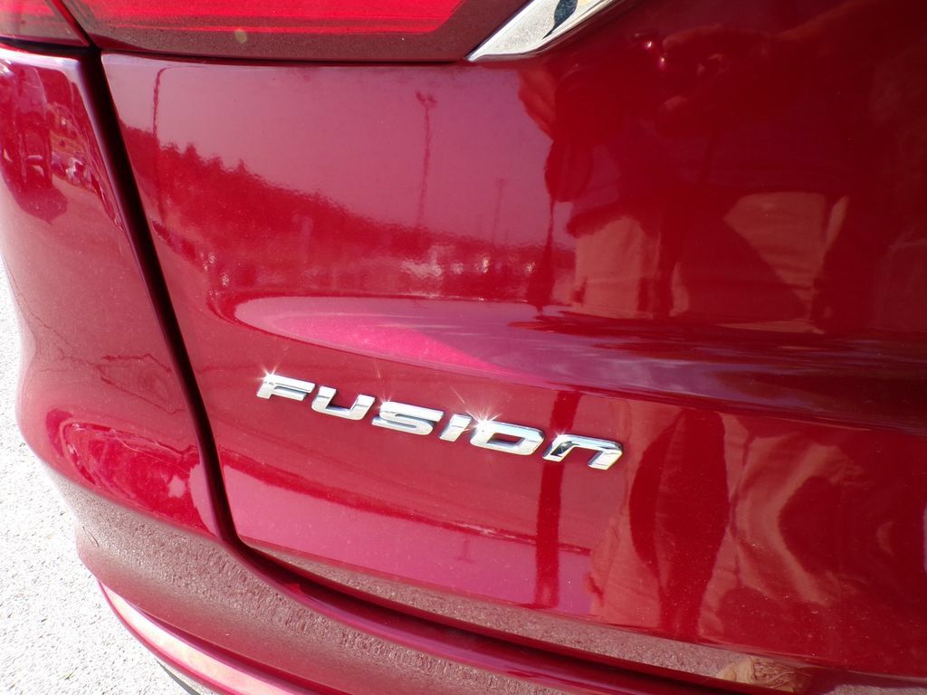Used 2019 Ford Fusion SE FWD image 17