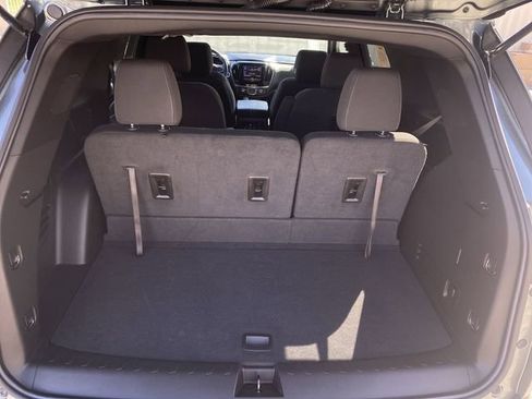 Used 2023 Chevrolet Traverse LT image 36