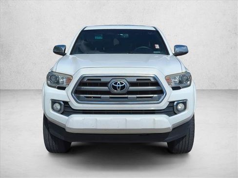 Used 2017 Toyota Tacoma Limited image 2