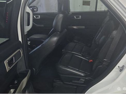 Used 2023 Ford Explorer XLT w/ Equipment Group 202A image 9