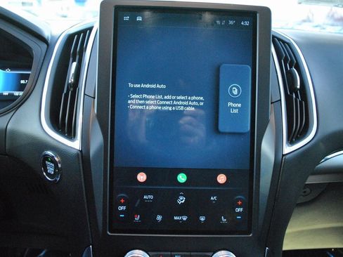 Used 2024 Ford Edge Titanium image 23