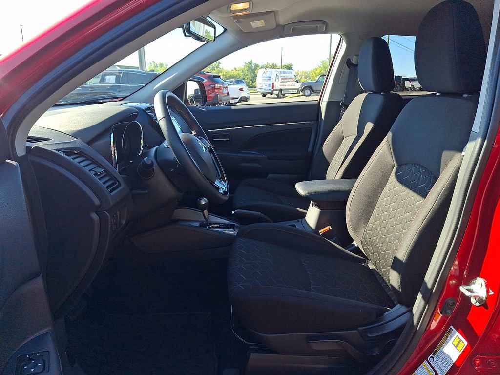 Used 2025 Mitsubishi Outlander Sport LE AWD/4WD image 14