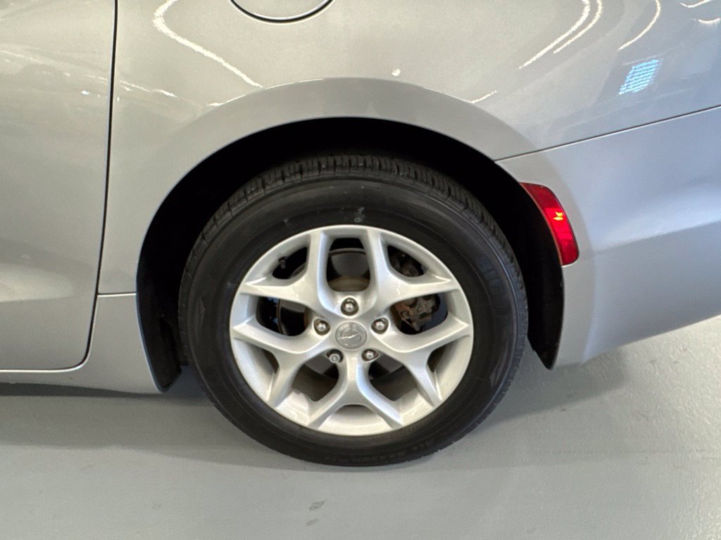 Used 2018 Chrysler Pacifica Touring Plus w/ Tire & Wheel Group FWD image 13