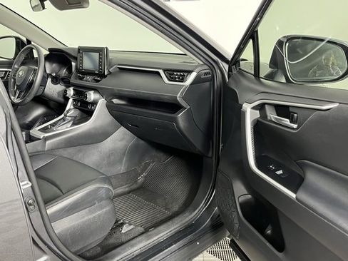 Used 2020 Toyota RAV4 XLE Premium image 30