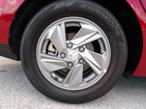 Certified 2025 Hyundai Elantra SE FWD image 21
