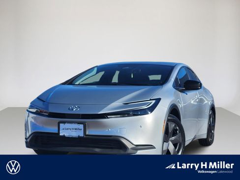 Used 2023 Toyota Prius LE image 1