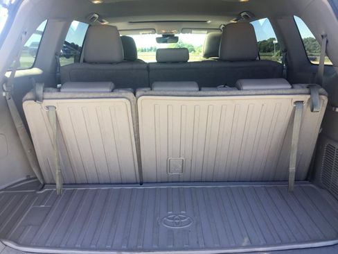 Used 2019 Toyota Highlander XLE AWD/4WD image 25