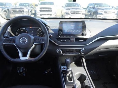 Used 2022 Nissan Altima 2.5 SV FWD image 14
