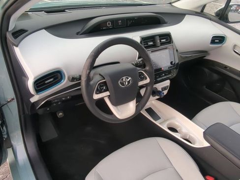 Certified 2017 Toyota Prius Four image 9