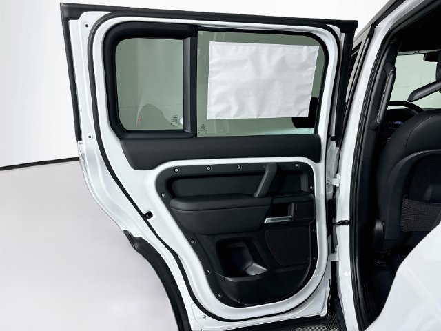 New 2026 Land Rover Defender 110 X-Dynamic SE AWD/4WD image 22