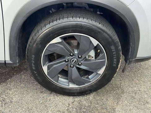 Used 2024 Nissan Rogue SV AWD/4WD image 9