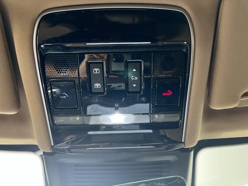 Used 2024 Land Rover Range Rover Long Wheelbase SE AWD/4WD image 18