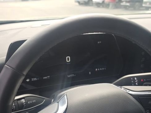 Used 2026 Chevrolet Equinox LT AWD/4WD image 7