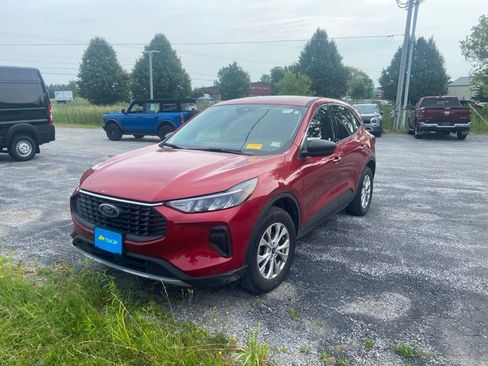 Used 2023 Ford Escape Active AWD/4WD image 3