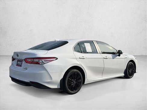 Used 2020 Toyota Camry LE image 5