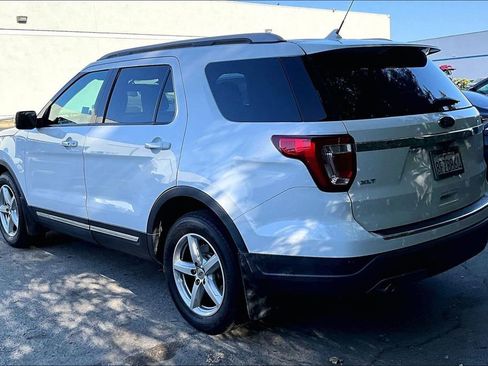 Used 2018 Ford Explorer XLT w/ Equipment Group 201A FWD image 6