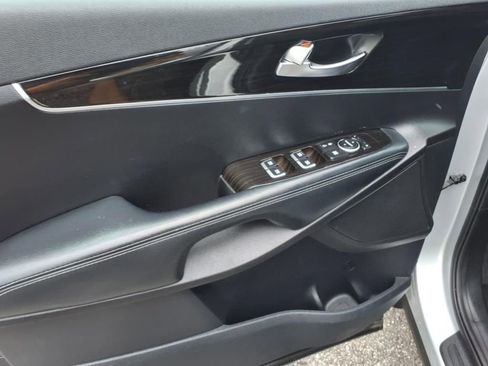 Used 2020 Kia Sorento AWD V6 image 16