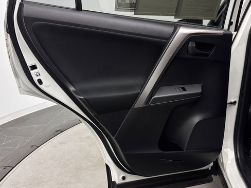 Used 2018 Toyota RAV4 LE image 21