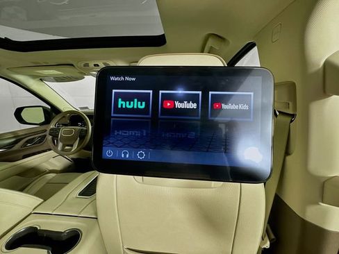 Used 2022 GMC Yukon Denali w/ Denali Premium Package image 31