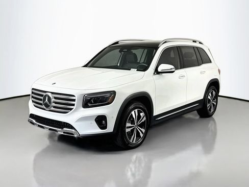 Used 2025 Mercedes-Benz GLB 250 image 3