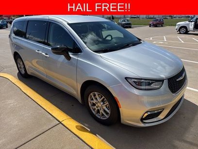 Used 2024 Chrysler Pacifica Touring-L