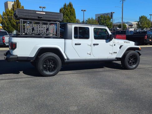 Used 2022 Jeep Gladiator Willys image 6