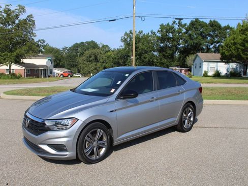 Used 2020 Volkswagen Jetta R-Line FWD image 2