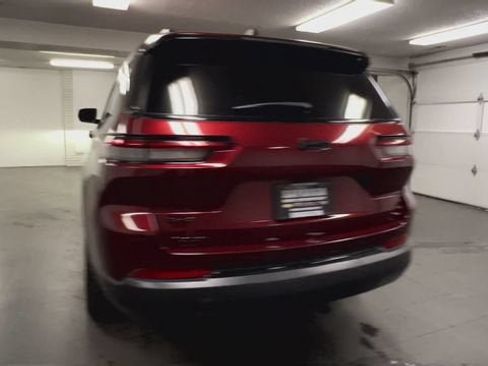 Used 2024 Jeep Grand Cherokee L Altitude AWD/4WD image 7