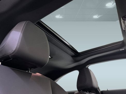 Used 2025 BMW 230i Coupe w/ Convenience Package image 14