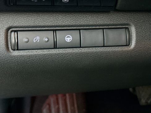 Used 2024 Nissan Pathfinder SV image 17