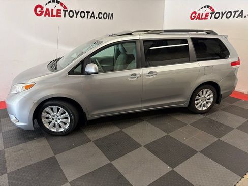 Used 2012 Toyota Sienna XLE AWD/4WD image 9