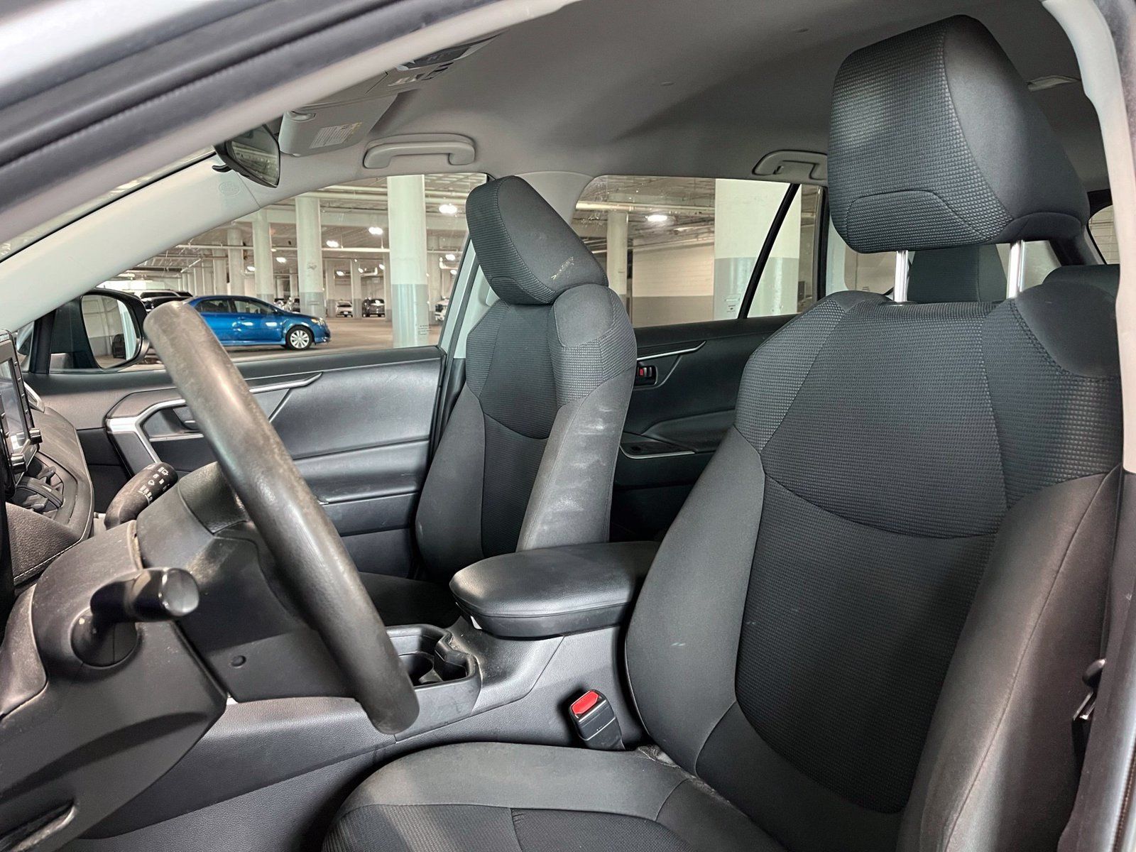 Used 2020 Toyota RAV4 LE w/ All Weather Liner Package AWD/4WD image 13