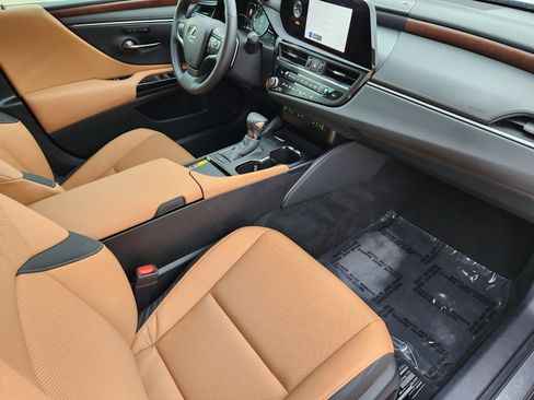 Used 2024 Lexus ES 350 w/ Premium Package FWD image 8