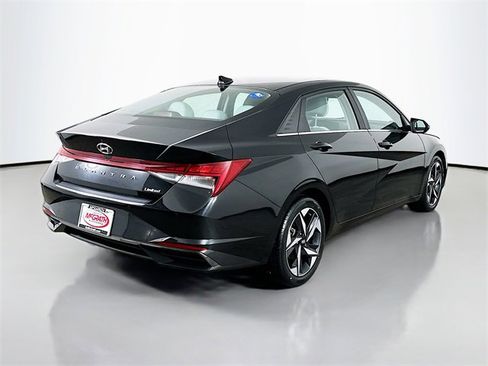 Used 2022 Hyundai Elantra Limited image 18