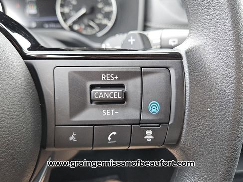 Used 2023 Nissan Rogue SV FWD image 13