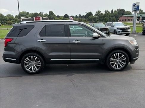 Used 2019 Ford Explorer Platinum AWD/4WD image 4