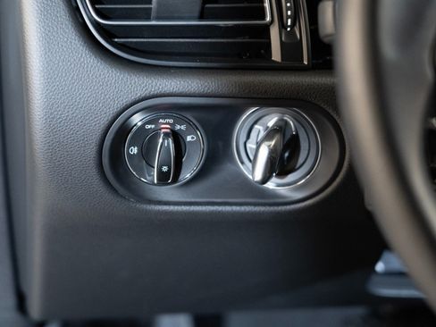 Certified 2026 Porsche Macan AWD/4WD image 24