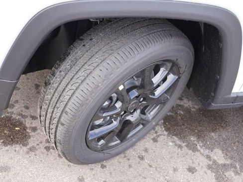 New 2025 Jeep Compass Latitude w/ Sun & Sound Group image 9