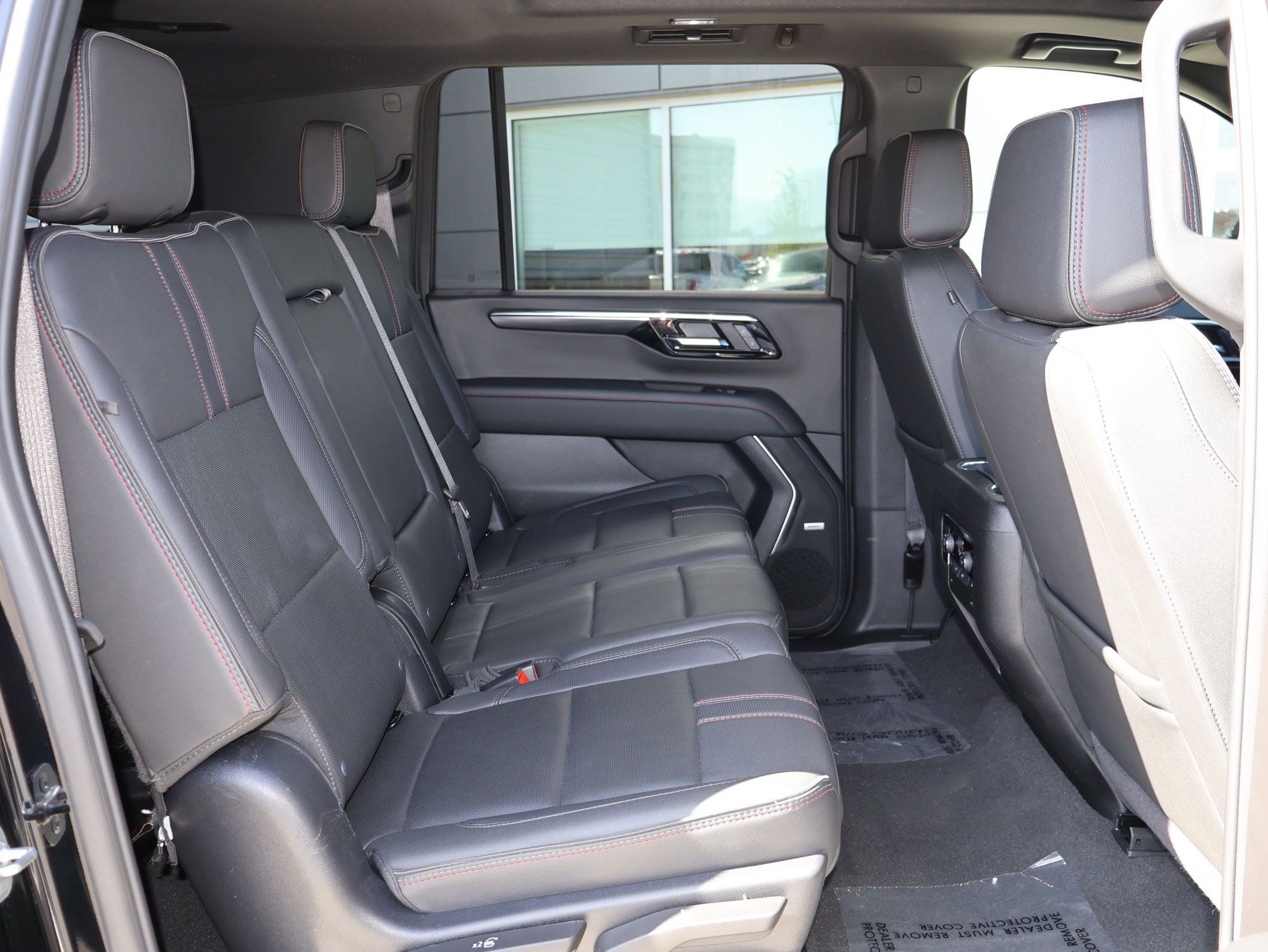Used 2025 Chevrolet Suburban RST w/ Comfort Package AWD/4WD image 31