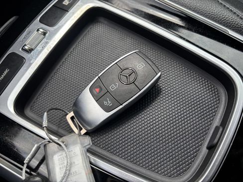 Used 2025 Mercedes-Benz GLB 250 4MATIC image 21