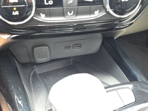 Used 2024 Chevrolet Trax LT w/ Sunroof Package FWD image 32
