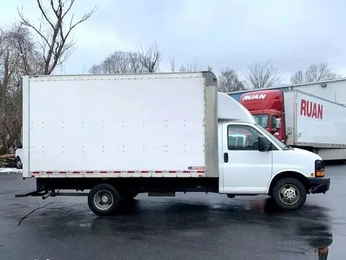 Used 2016 Chevrolet Express 3500 image 5